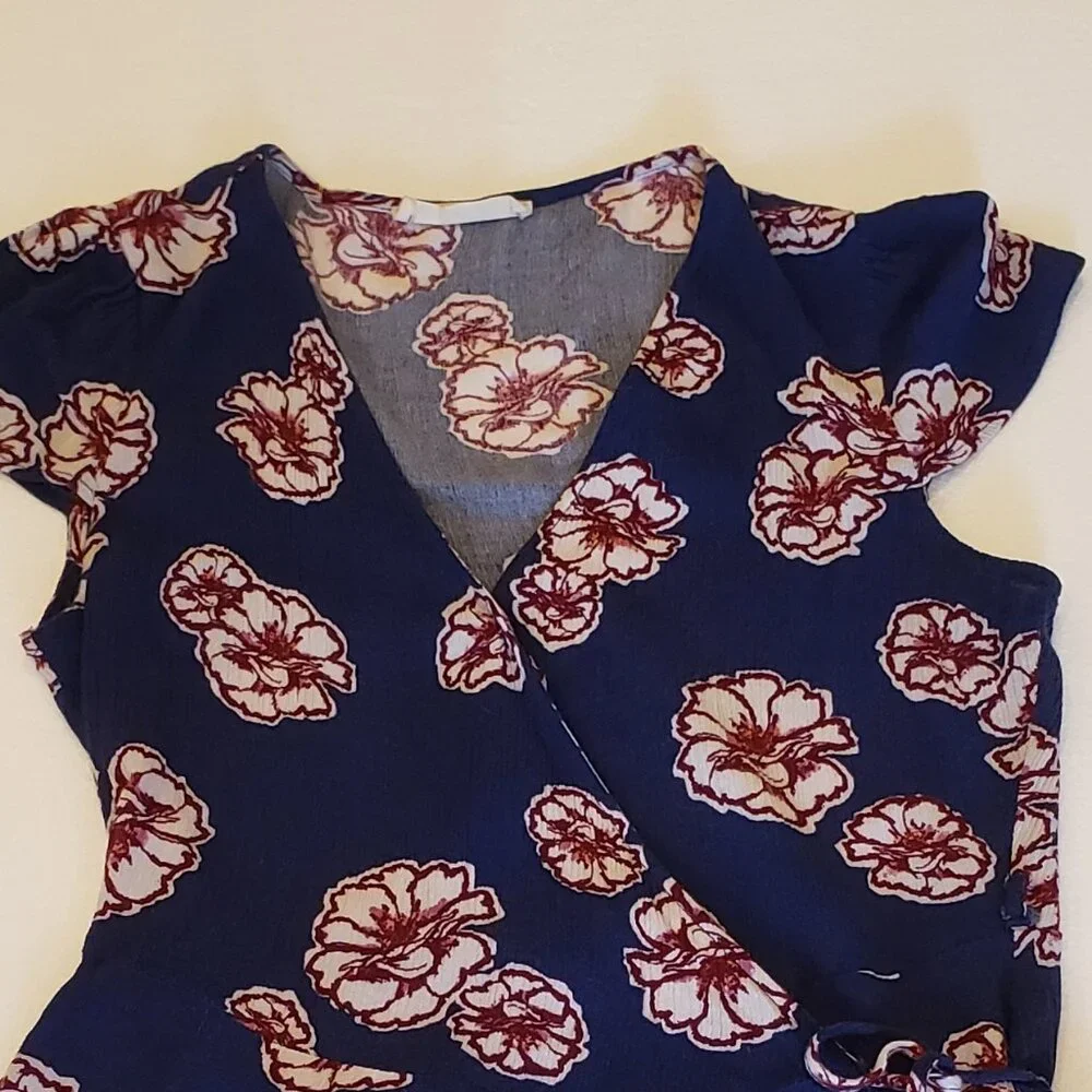 Elodie Blue, Red and White Wrap shirt with cap sleeves - Picture 2 of 7